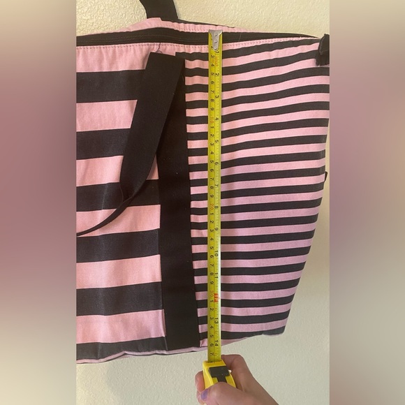 Victoria secret duffle bag - Picture 4 of 6